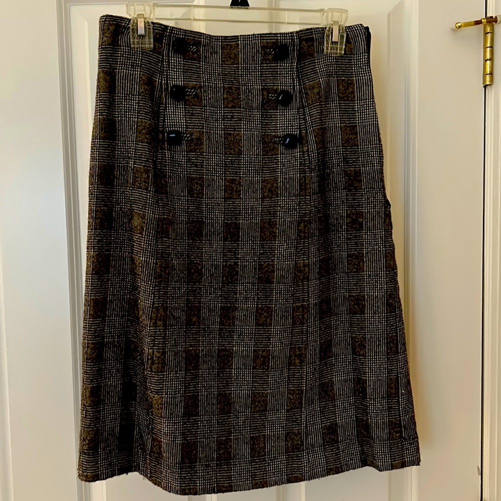 Banana republic, black, and white skirt.
